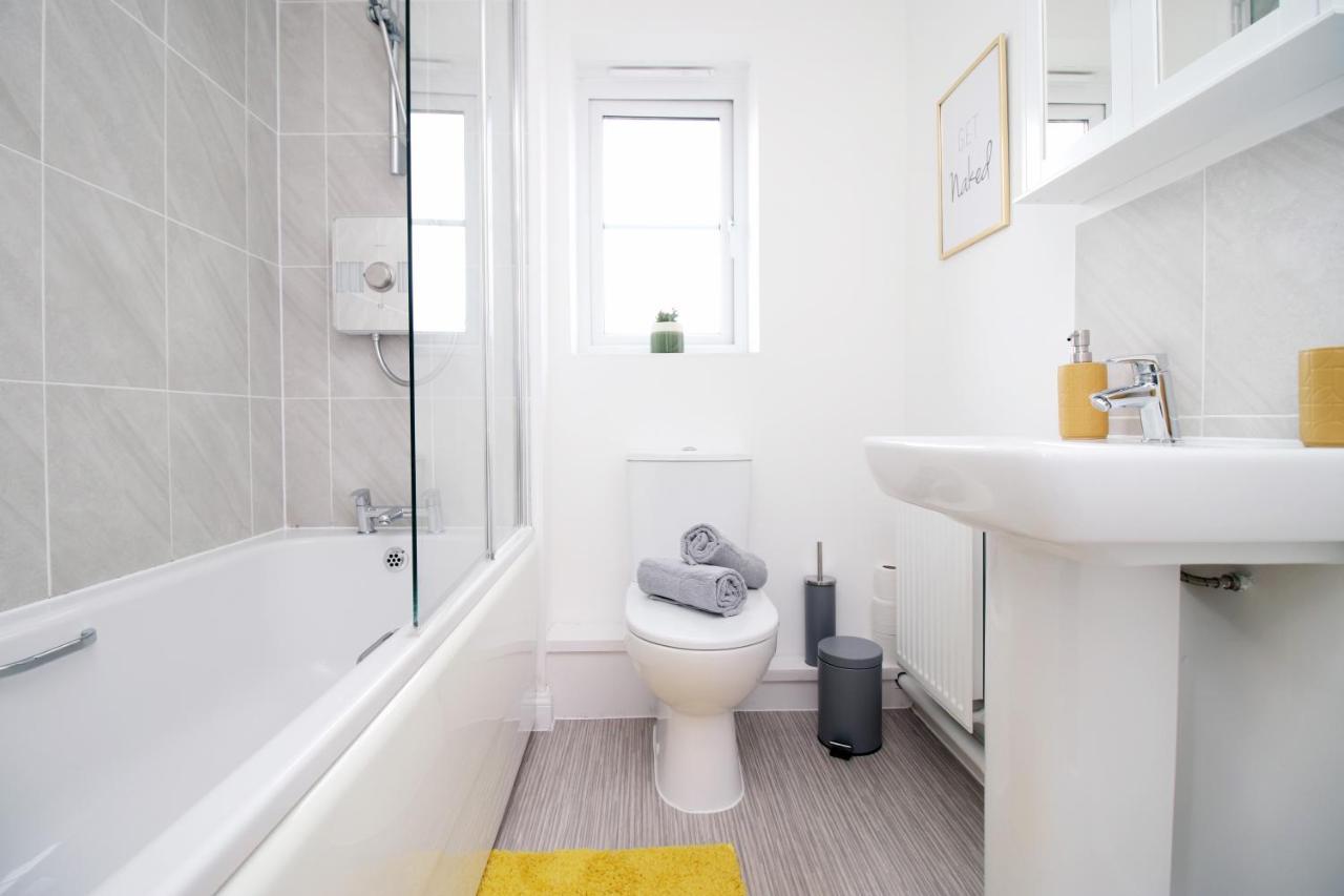 No 43 Stadium Views By Ssw - 2Br, Parking, Sleeps 4, 3Min Walk To Stadium, 10Min Drive To City Centre, Marina And Close To M4 Morriston Buitenkant foto