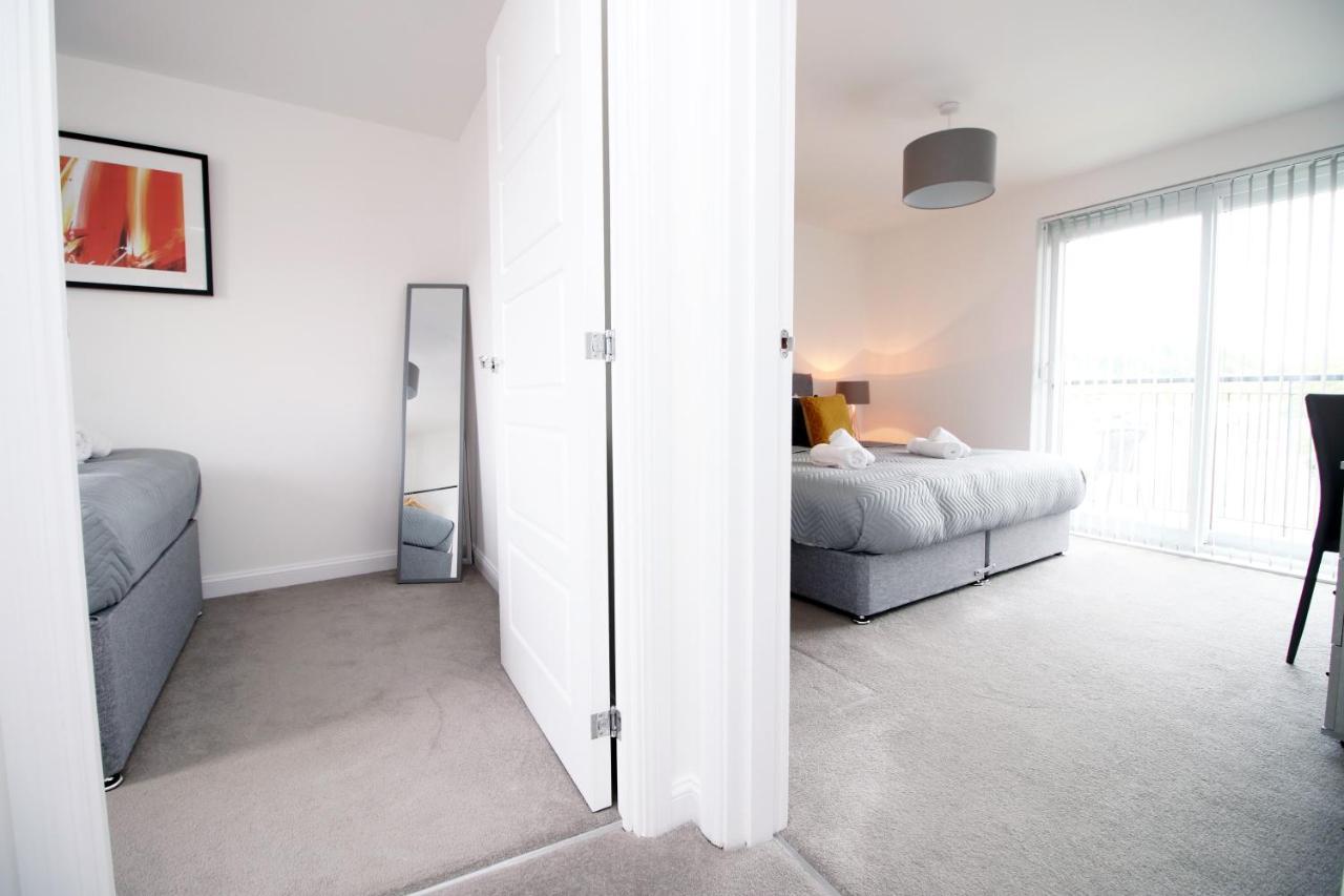 No 43 Stadium Views By Ssw - 2Br, Parking, Sleeps 4, 3Min Walk To Stadium, 10Min Drive To City Centre, Marina And Close To M4 Morriston Buitenkant foto