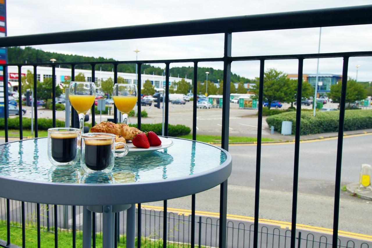 No 43 Stadium Views By Ssw - 2Br, Parking, Sleeps 4, 3Min Walk To Stadium, 10Min Drive To City Centre, Marina And Close To M4 Morriston Buitenkant foto
