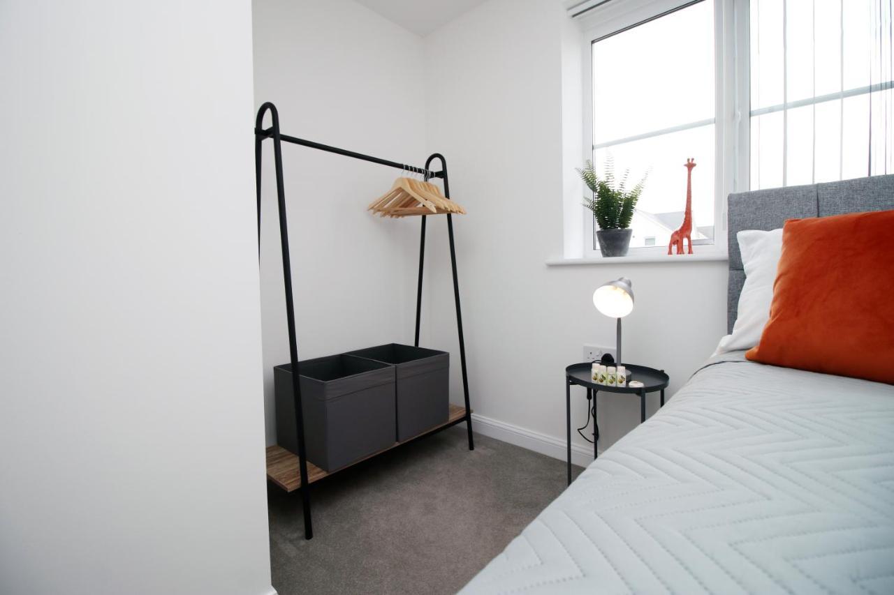 No 43 Stadium Views By Ssw - 2Br, Parking, Sleeps 4, 3Min Walk To Stadium, 10Min Drive To City Centre, Marina And Close To M4 Morriston Buitenkant foto