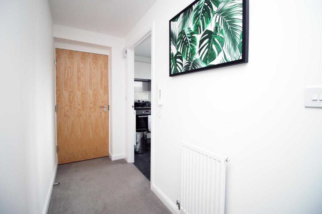 No 43 Stadium Views By Ssw - 2Br, Parking, Sleeps 4, 3Min Walk To Stadium, 10Min Drive To City Centre, Marina And Close To M4 Morriston Buitenkant foto