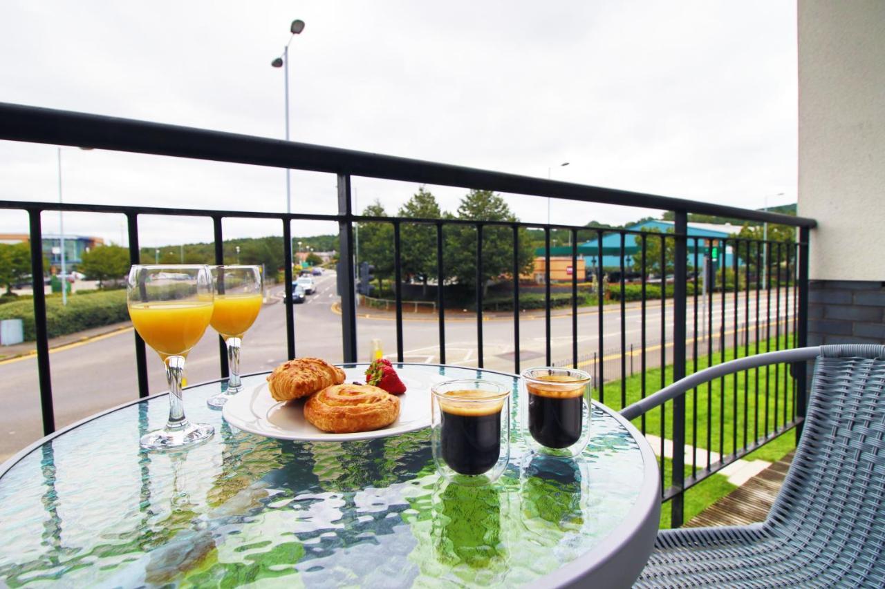 No 43 Stadium Views By Ssw - 2Br, Parking, Sleeps 4, 3Min Walk To Stadium, 10Min Drive To City Centre, Marina And Close To M4 Morriston Buitenkant foto
